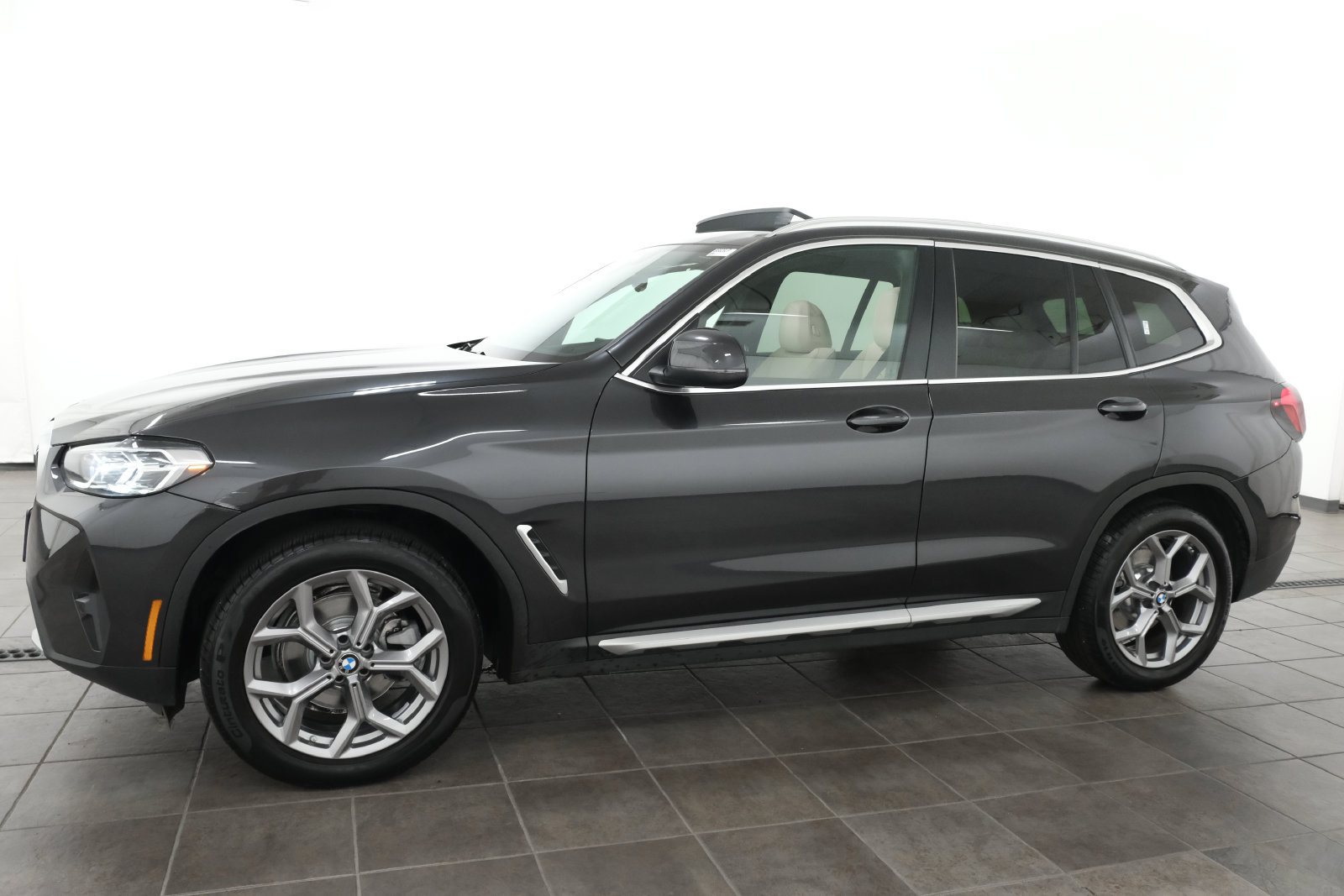 Used 2024 BMW X3 xDrive30i w/ Premium Package AWD/4WD image 2