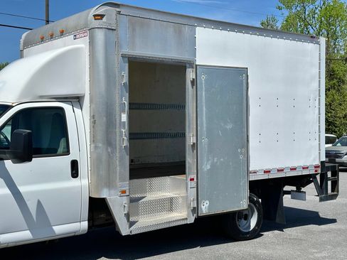 Used 2016 Chevrolet Express 3500 w/ Chrome Appearance Package RWD image 24
