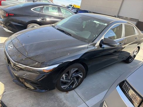 Certified 2025 Hyundai Elantra Limited image 1
