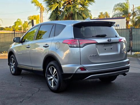 Used 2018 Toyota RAV4 XLE w/ Carpet Mat Package FWD image 4