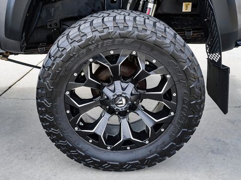 Used 2017 Toyota Tacoma TRD Off-Road w/ Premium & Technology Package image 14