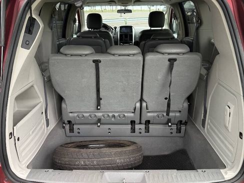 Used 2008 Dodge Grand Caravan SXT w/ Entertainment Group 2 FWD image 12