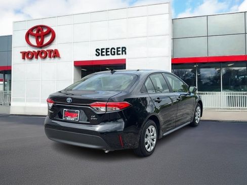 Used 2025 Toyota Corolla LE FWD image 3