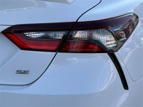 Used 2024 Toyota Camry SE image 6
