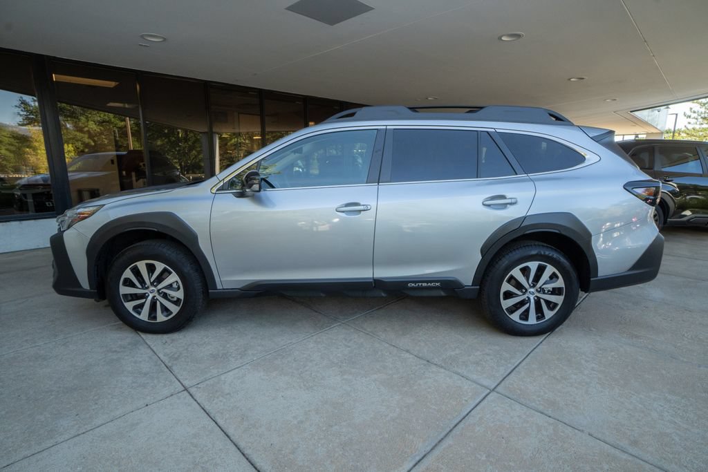Certified 2025 Subaru Outback Premium AWD/4WD image 4