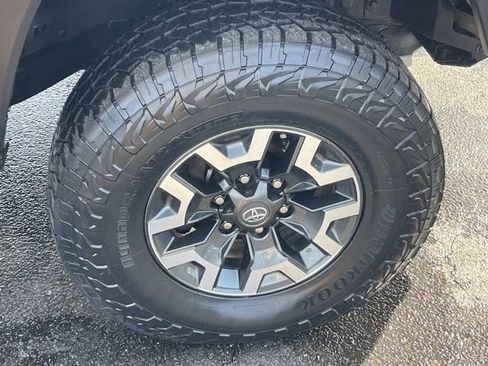 Used 2019 Toyota Tacoma TRD Off-Road AWD/4WD image 26