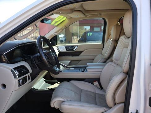 Used 2019 Lincoln Navigator Reserve image 18