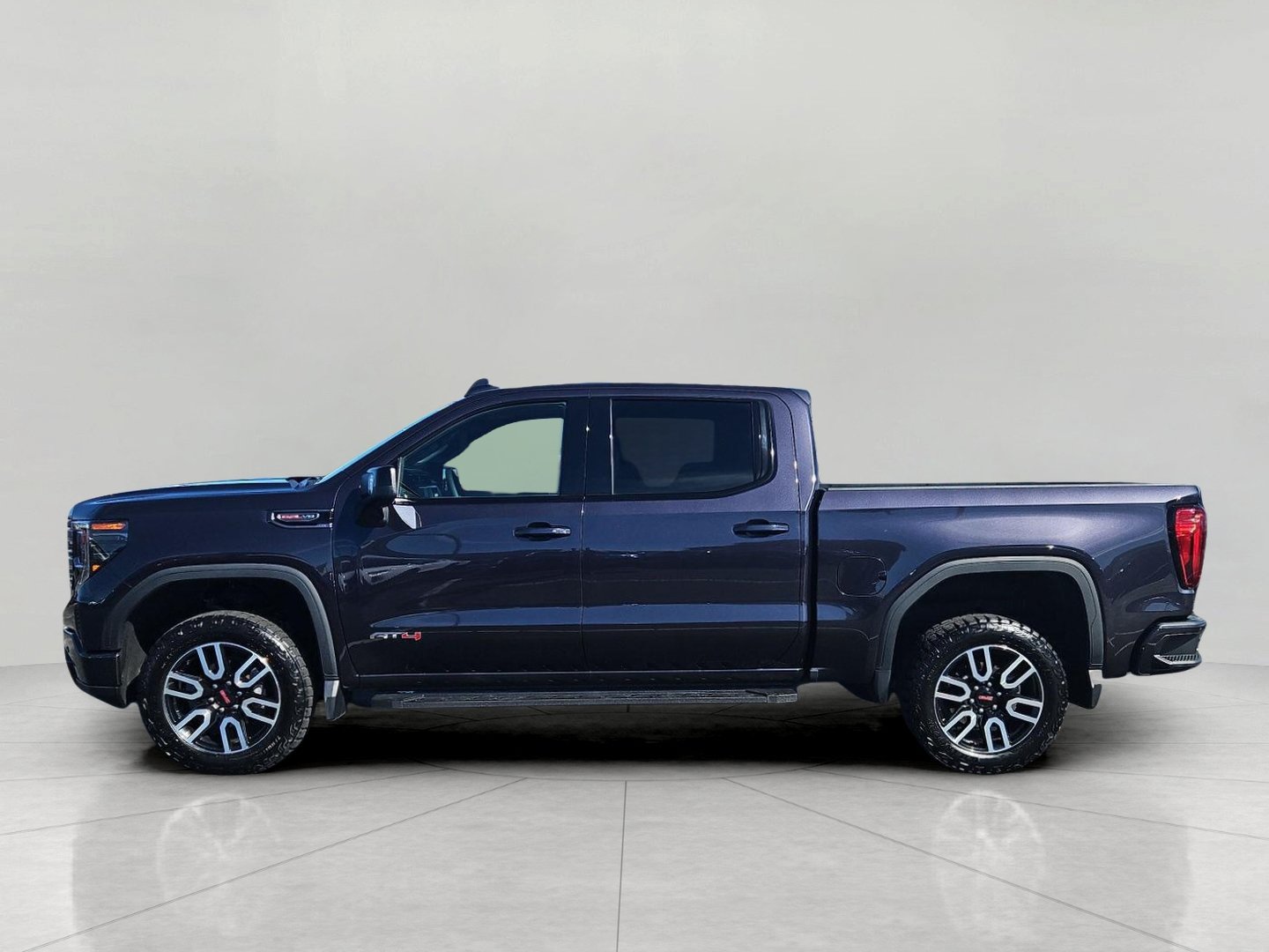 Used 2023 GMC Sierra 1500 AT4 w/ Technology Package AWD/4WD image 5