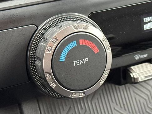 Used 2025 Toyota Tacoma SR5 image 29