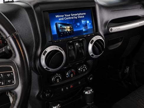 Used 2011 Jeep Wrangler Rubicon w/ PWR Convenience Group AWD/4WD image 22