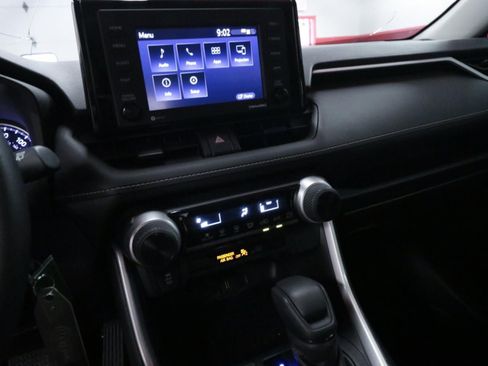 Used 2022 Toyota RAV4 LE FWD image 11