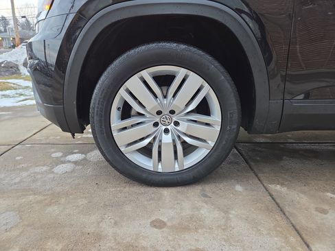 Used 2019 Volkswagen Atlas SE w/ Panoramic Sunroof Package image 11