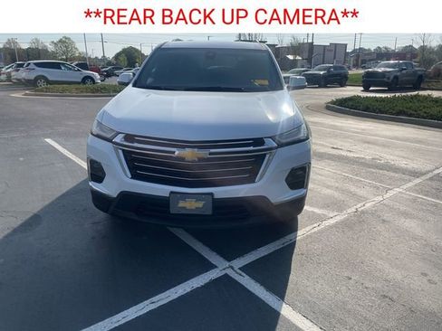 Used 2022 Chevrolet Traverse LT image 2