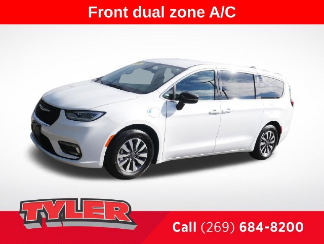 Used 2024 Chrysler Pacifica Limited FWD image 3