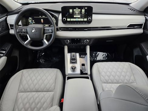 Used 2024 Mitsubishi Outlander SEL Black Edition image 12