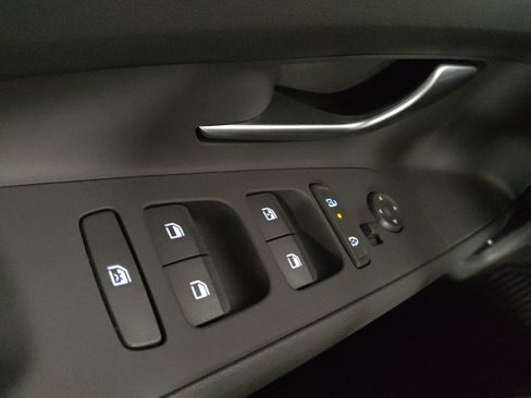 Used 2025 Hyundai Elantra SEL FWD image 27