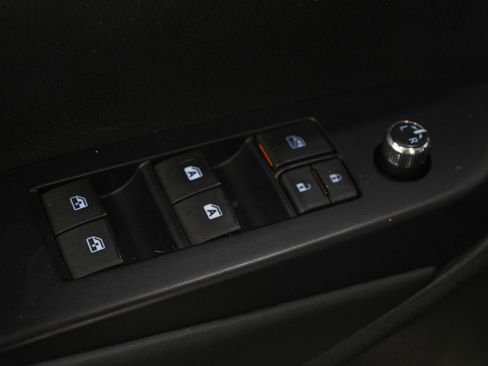 Used 2019 Toyota Highlander XLE AWD/4WD image 23