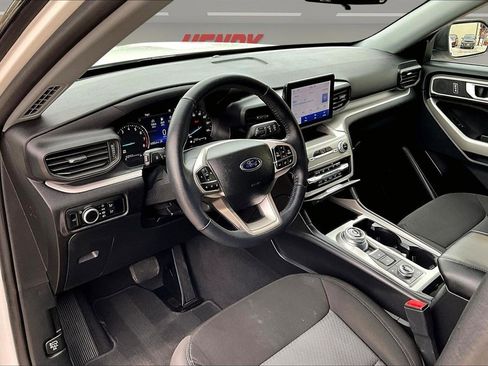 Used 2023 Ford Explorer XLT AWD/4WD image 19