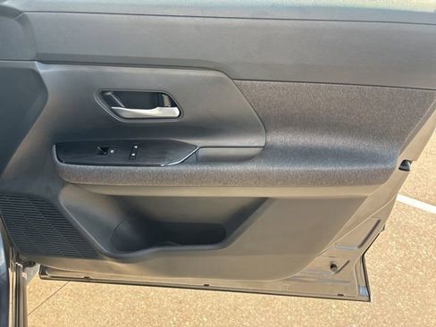 Used 2026 Nissan Kicks SV image 13