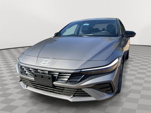 Certified 2025 Hyundai Elantra Sport image 1