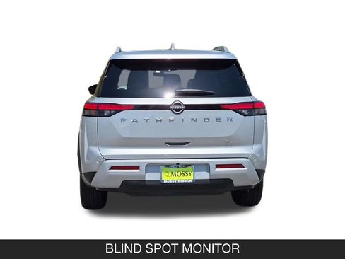 Used 2025 Nissan Pathfinder SL FWD image 8