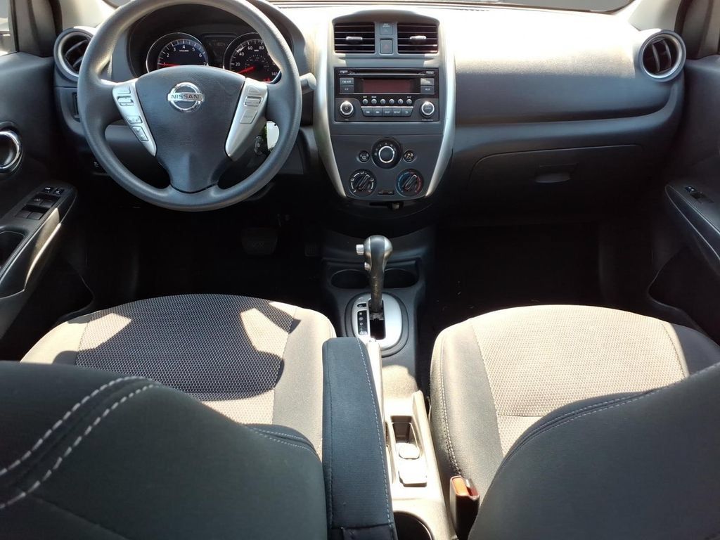 Used 2015 Nissan Versa SV FWD image 11