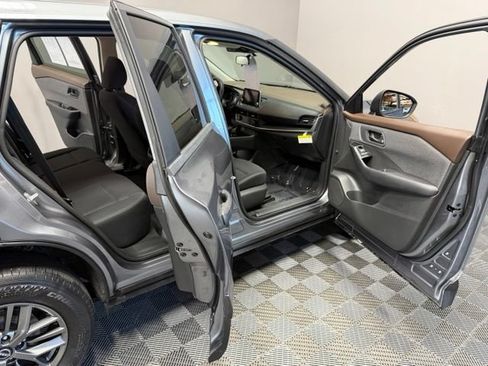 Used 2023 Nissan Rogue S AWD/4WD image 22