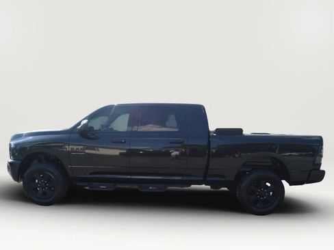 Used 2016 RAM 2500 Big Horn w/ Black Appearance Group AWD/4WD image 3