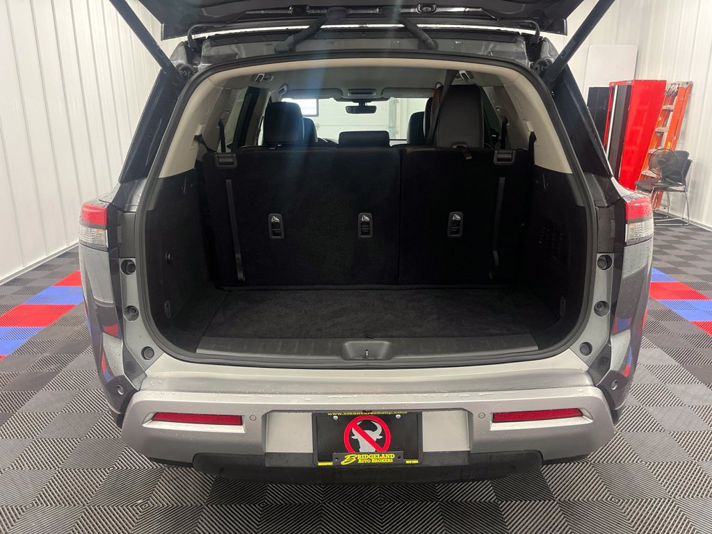 Used 2025 Nissan Pathfinder SL AWD/4WD image 5