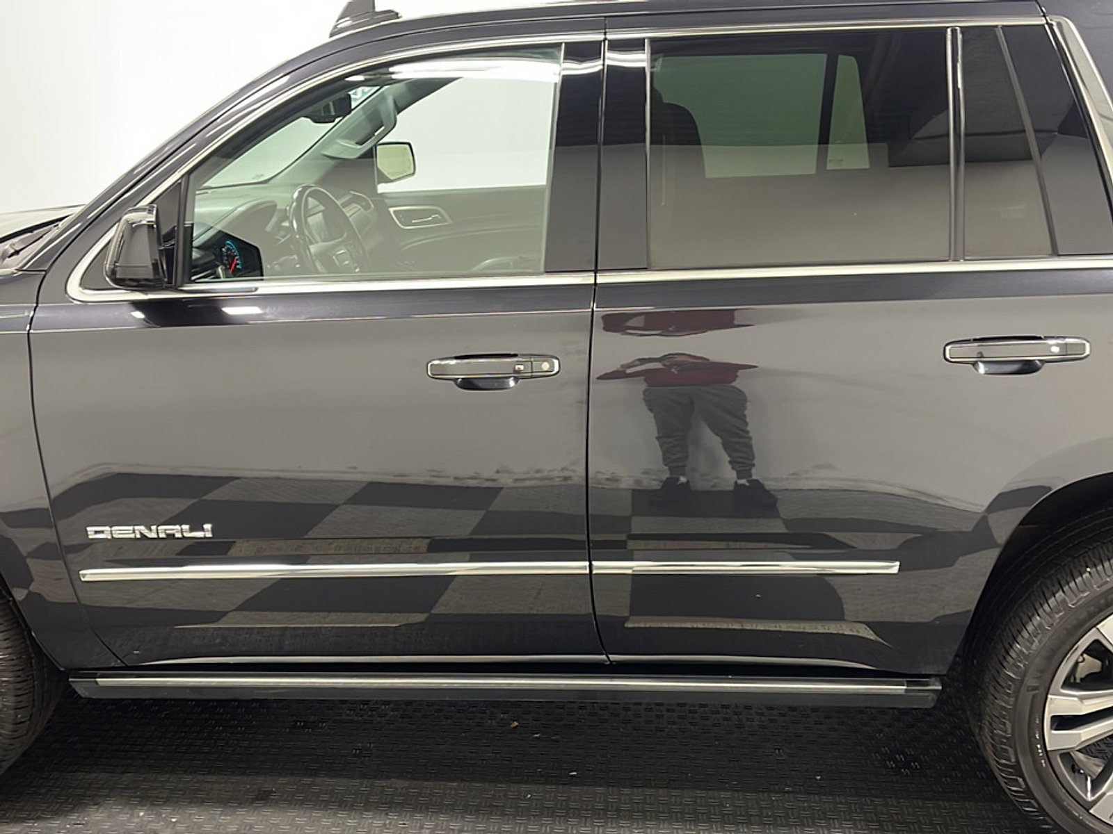 Used 2020 GMC Yukon Denali w/ Denali Premium Package AWD/4WD image 14