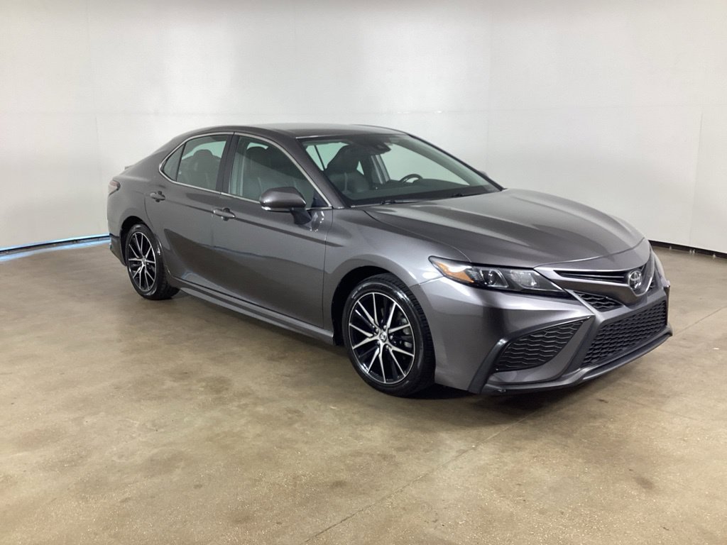 Used 2024 Toyota Camry SE FWD image 3