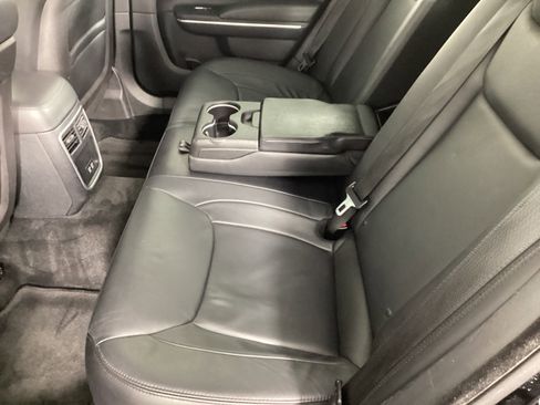 Used 2015 Chrysler 300 Limited image 33