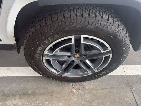 Used 2026 Rivian R1S Adventure AWD/4WD image 28