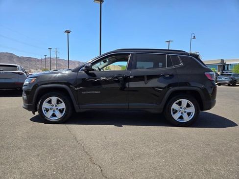 Used 2022 Jeep Compass Latitude FWD image 3