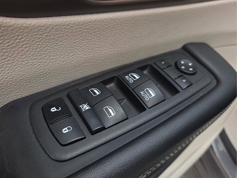 Used 2023 Chrysler Voyager LX FWD image 11