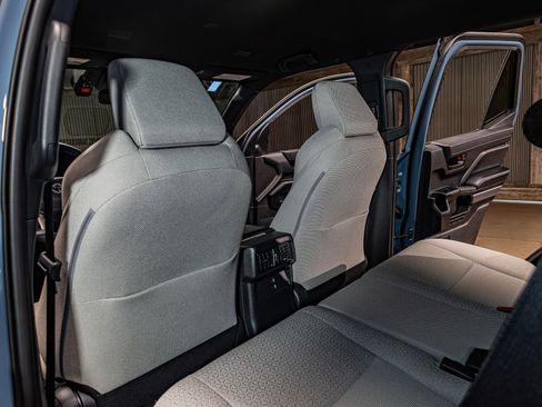 Used 2025 Toyota 4Runner SR5 AWD/4WD image 21