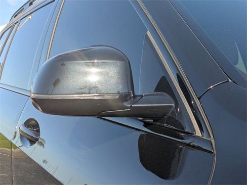 Used 2021 BMW X7 M50i image 11