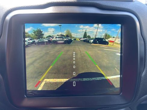 Used 2023 Jeep Renegade Altitude image 32