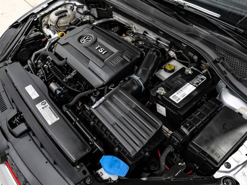 Used 2017 Volkswagen GTI SE FWD image 59