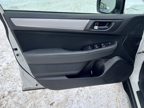 Used 2017 Subaru Outback 2.5i Premium image 9