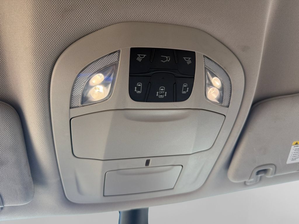 Used 2023 Chrysler Pacifica Touring-L FWD image 23