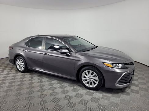 Used 2021 Toyota Camry LE FWD image 11