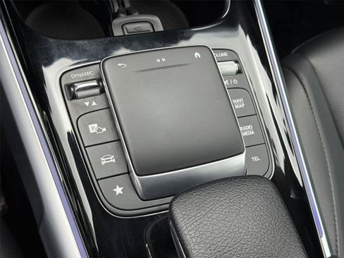 Used 2022 Mercedes-Benz GLB 250 image 37