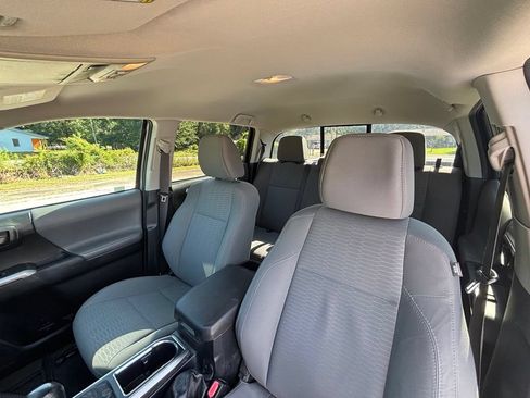Used 2017 Toyota Tacoma SR5 RWD image 12