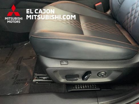 Used 2025 Mitsubishi Outlander SEL image 12