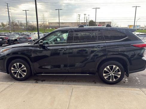 Used 2021 Toyota Highlander XLE image 6
