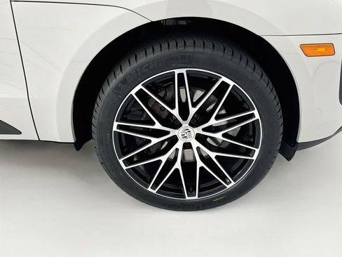 Used 2022 Porsche Macan AWD/4WD image 31