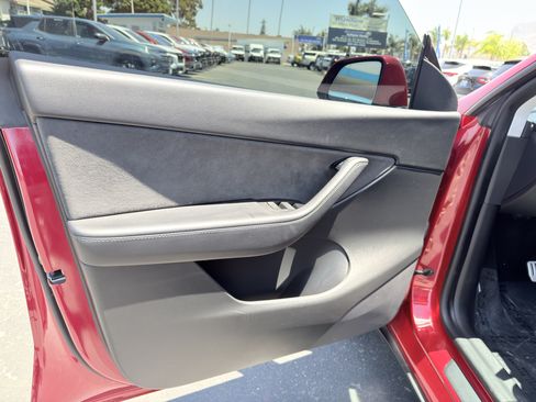 Used 2022 Tesla Model Y Performance AWD/4WD image 24