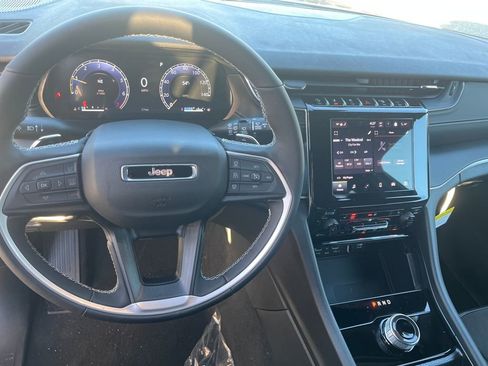 New 2025 Jeep Grand Cherokee Laredo image 19