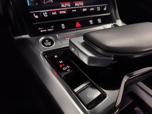 Certified 2024 Audi Q8 e-tron Premium Plus w/ Premium Plus Package AWD/4WD image 25